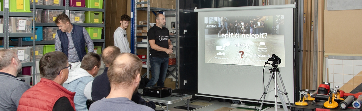 LEPIŤ, ČI NELEPIŤ KOMPOZITNÚ PODLAHU